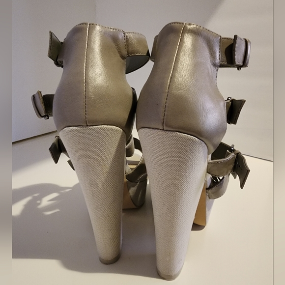 Izabella Rue Grey Heels with 4 Silver Buckles - Picture 4 of 6